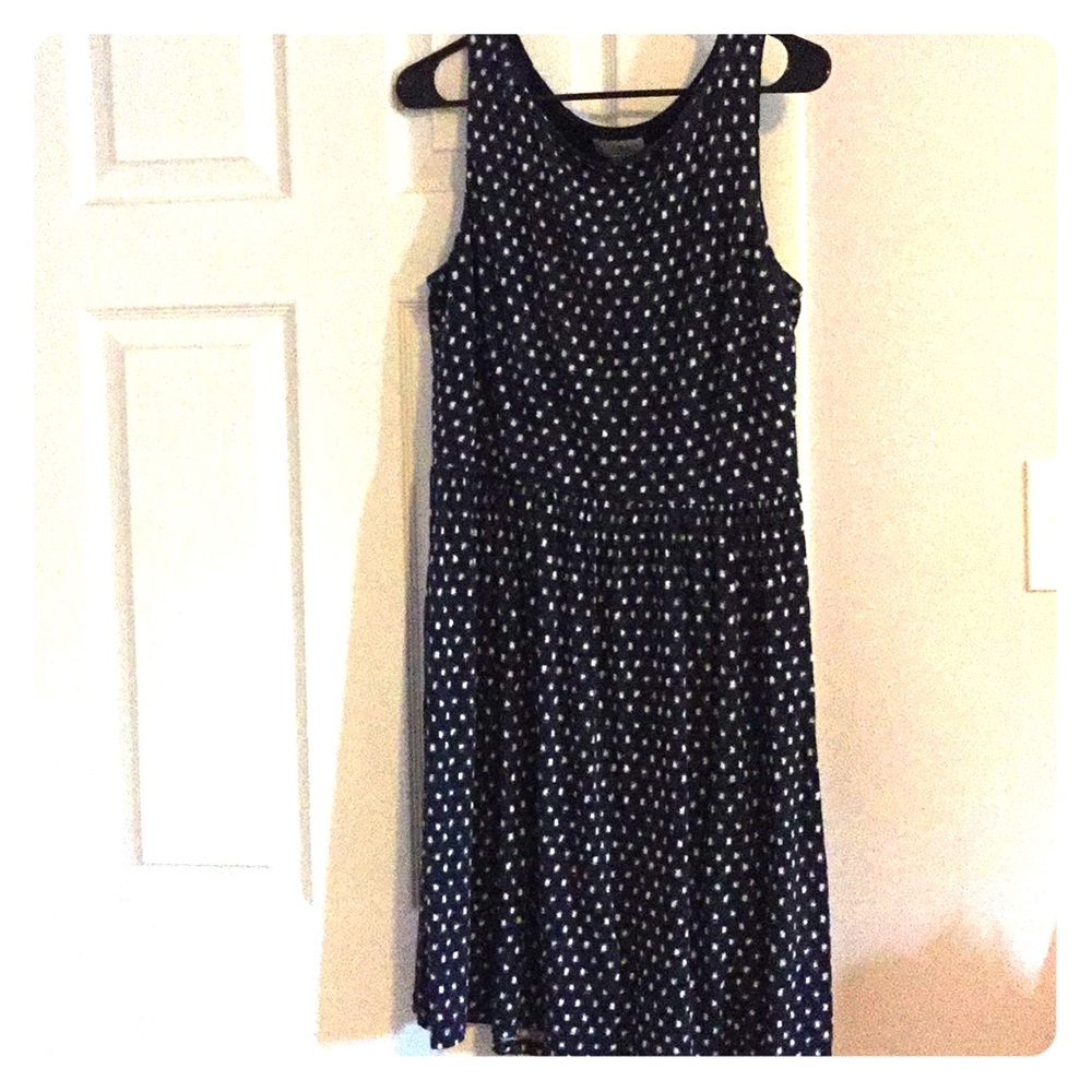 Sleeveless blue and white dress